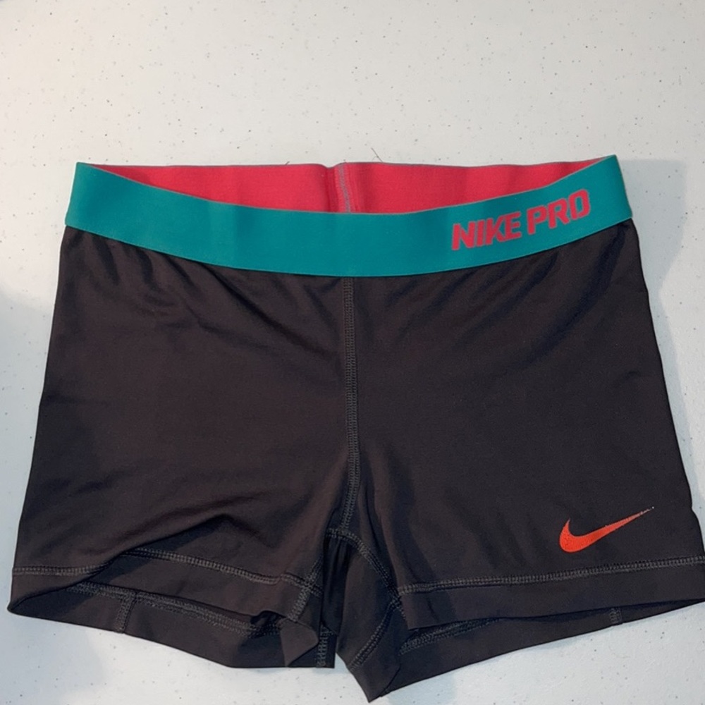 WOMENS NIKE PRO SHORTS